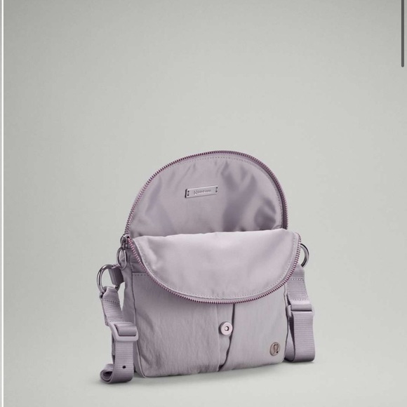 Lululemon All Night Festival Bag *Micro
Chrome - Picture 2 of 6